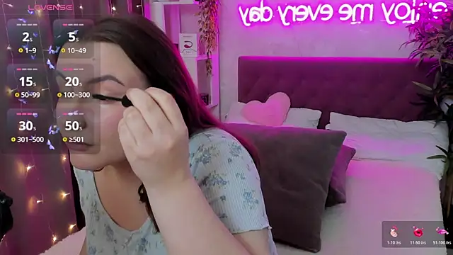 Snapshot of FeralPeach chatting on April 2026 08:02:02 AM FeralPeach online show from April 2026 08:02:02 AM