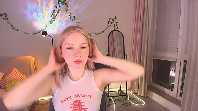 Snapshot of Eva_Davi chatting on November 2025 02:22:02 AM Eva Davi online show from November 2025 02:22:02 AM