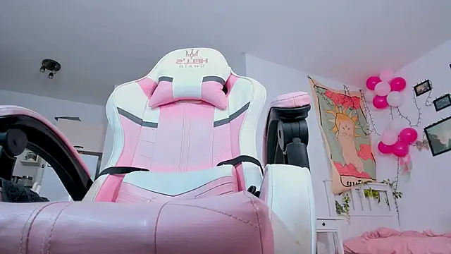 Snapshot of Mia_Madden chatting on January 2025 05:25:02 AM Mia Madden online show from January 2025 05:25:02 AM