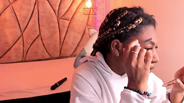 Queen perla  online show from January 2025 11:45:02 AM