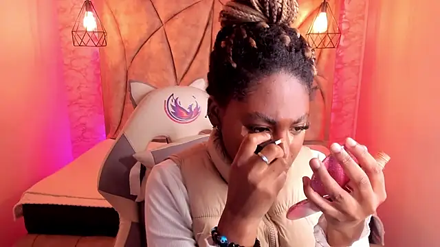 Queen perla  online show from February 2025 12:37:01 PM