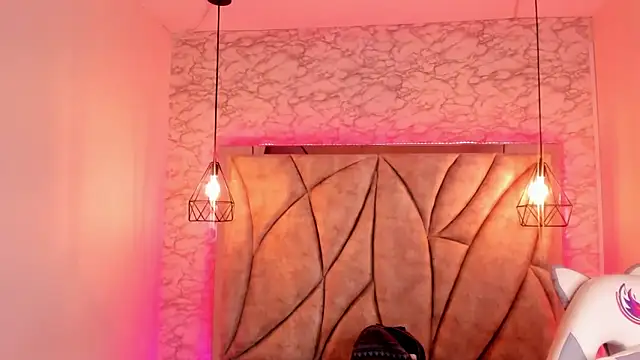 Queen perla  online show from February 2025 07:49:01 PM