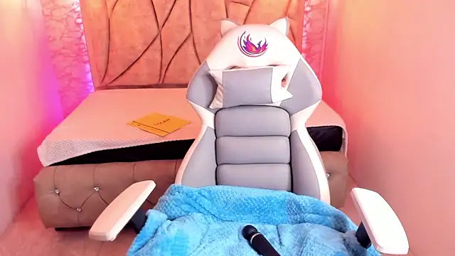 Queen perla  online show from March 2025 03:20:02 PM