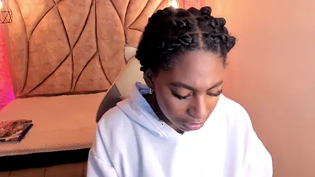 Queen perla  online show from March 2025 12:13:01 PM