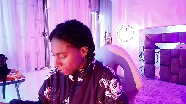 Snapshot of Queen_perla_ chatting on June 2026 12:33:02 PM Queen perla online show from June 2026 12:33:02 PM