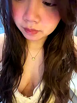 Hotellinh12 online show from December 2025 04:22:01 PM