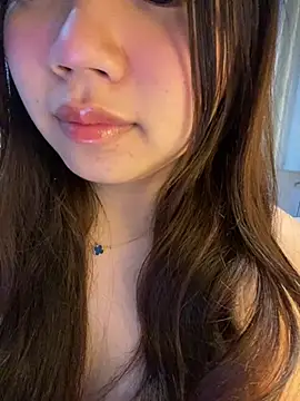 Snapshot of Hotellinh12 chatting on April 2026 05:55:01 PM Hotellinh12 online show from April 2026 05:55:01 PM