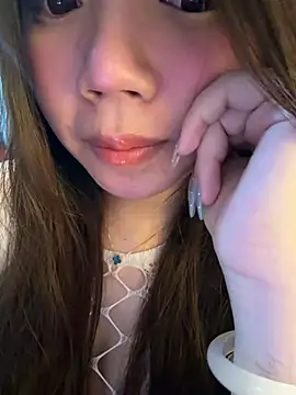 Snapshot of Hotellinh12 chatting on April 2026 01:36:02 PM Hotellinh12 online show from April 2026 01:36:02 PM