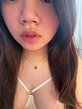 Snapshot of Hotellinh12 chatting on April 2026 09:57:02 AM Hotellinh12 online show from April 2026 09:57:02 AM