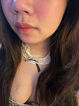 Snapshot of Hotellinh12 chatting on April 2026 03:55:02 PM Hotellinh12 online show from April 2026 03:55:02 PM