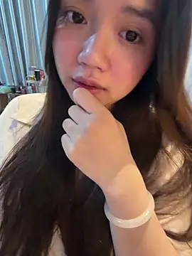 Snapshot of Hotellinh12 chatting on April 2026 10:47:02 AM Hotellinh12 online show from April 2026 10:47:02 AM