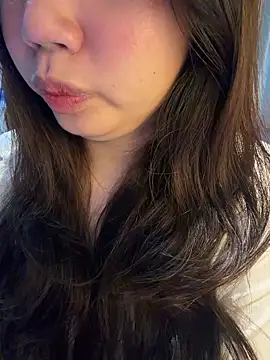 Snapshot of Hotellinh12 chatting on April 2026 04:09:02 PM Hotellinh12 online show from April 2026 04:09:02 PM