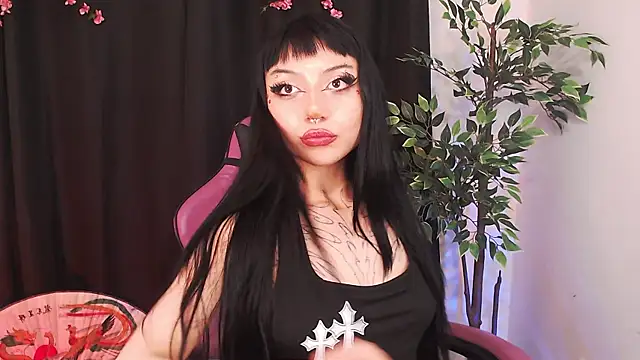 Snapshot of catipetite chatting on April 2026 02:42:02 AM catipetite online show from April 2026 02:42:02 AM