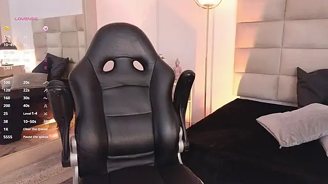 mssjulia online show from December 2024 10:12:01 PM