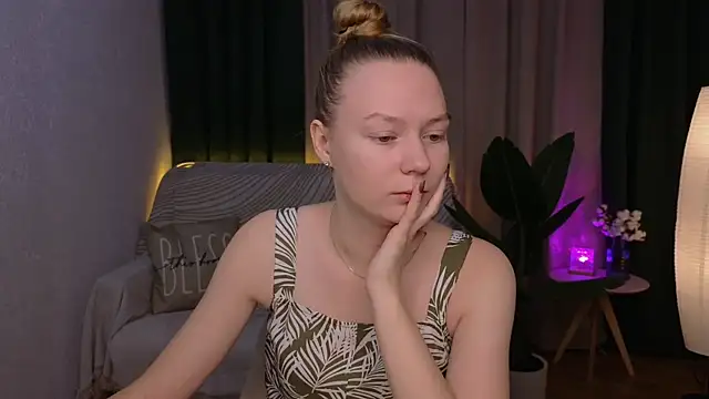 Snapshot of CarolynCohen__ chatting on December 2024 01:47:01 AM CarolynCohen online show from December 2024 01:47:01 AM