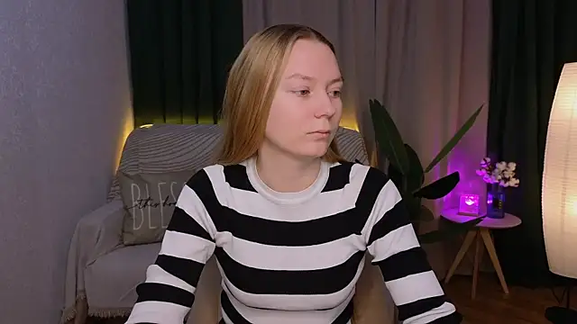 Snapshot of CarolynCohen__ chatting on December 2024 01:47:02 AM CarolynCohen online show from December 2024 01:47:02 AM