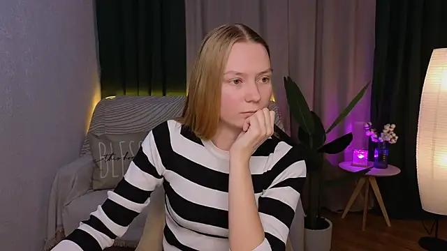 Snapshot of CarolynCohen__ chatting on December 2024 04:53:01 AM CarolynCohen online show from December 2024 04:53:01 AM