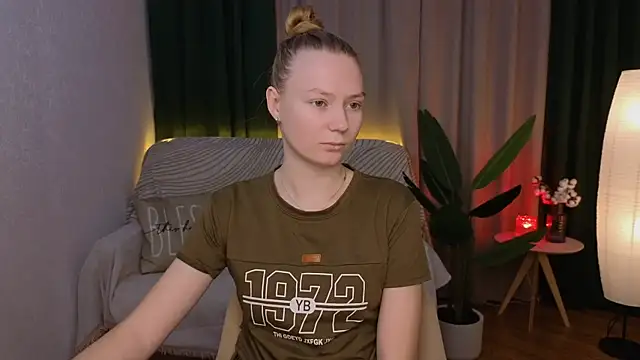 Snapshot of CarolynCohen__ chatting on December 2024 01:51:02 AM CarolynCohen online show from December 2024 01:51:02 AM