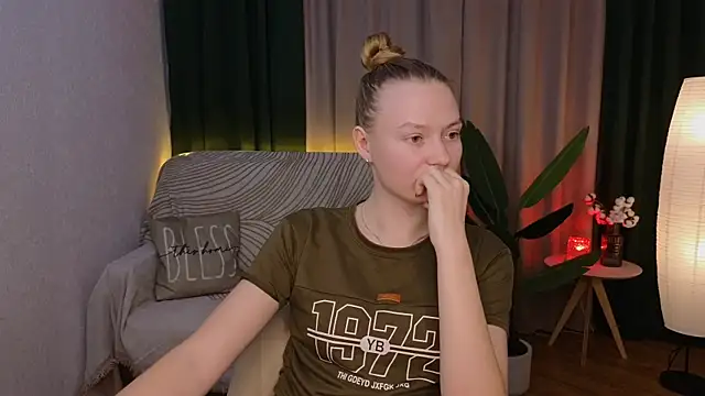 Snapshot of CarolynCohen__ chatting on December 2024 04:58:02 AM CarolynCohen online show from December 2024 04:58:02 AM