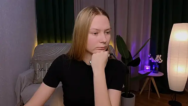 Snapshot of CarolynCohen__ chatting on December 2024 04:56:01 AM CarolynCohen online show from December 2024 04:56:01 AM