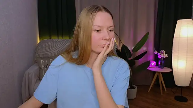 Snapshot of CarolynCohen__ chatting on January 2025 05:03:02 AM CarolynCohen online show from January 2025 05:03:02 AM