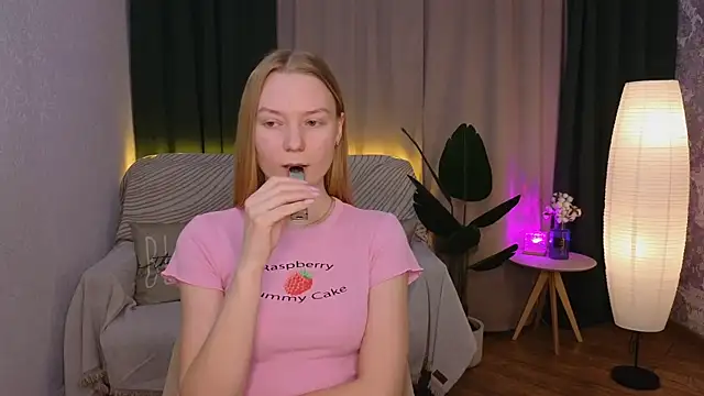 Snapshot of CarolynCohen__ chatting on February 2025 02:11:02 AM CarolynCohen online show from February 2025 02:11:02 AM