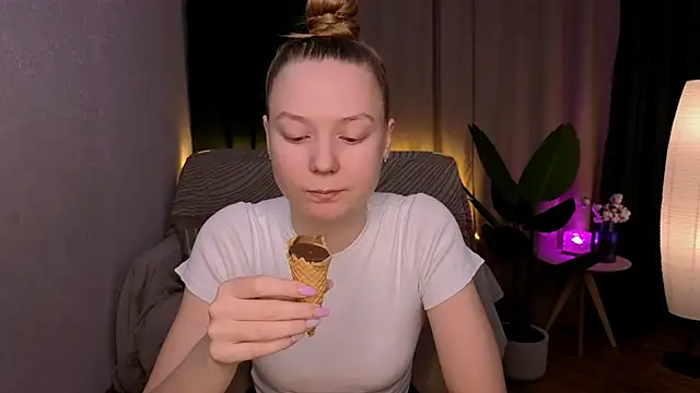 Snapshot of CarolynCohen__ chatting on February 2025 02:09:02 AM CarolynCohen online show from February 2025 02:09:02 AM