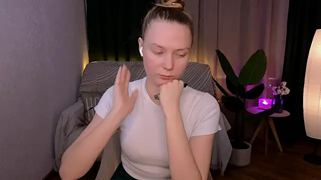 Snapshot of CarolynCohen__ chatting on February 2025 05:26:02 AM CarolynCohen online show from February 2025 05:26:02 AM