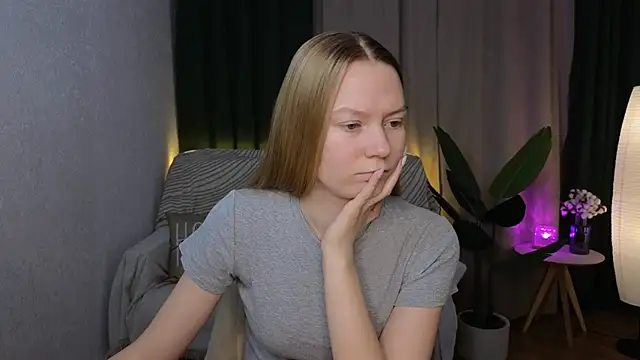 Snapshot of CarolynCohen__ chatting on February 2025 02:05:02 AM CarolynCohen online show from February 2025 02:05:02 AM