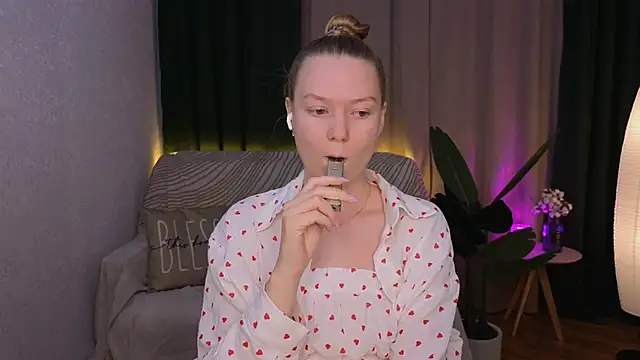 Snapshot of CarolynCohen__ chatting on February 2025 02:03:02 AM CarolynCohen online show from February 2025 02:03:02 AM