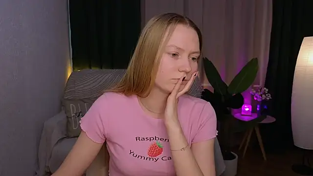 Snapshot of CarolynCohen__ chatting on February 2025 08:20:01 AM CarolynCohen online show from February 2025 08:20:01 AM