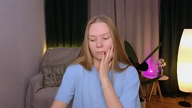 Snapshot of CarolynCohen__ chatting on March 2025 01:58:01 AM CarolynCohen online show from March 2025 01:58:01 AM