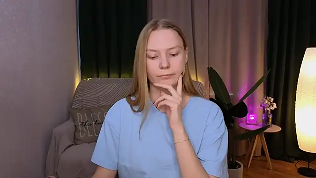 Snapshot of CarolynCohen__ chatting on March 2025 08:05:01 AM CarolynCohen online show from March 2025 08:05:01 AM