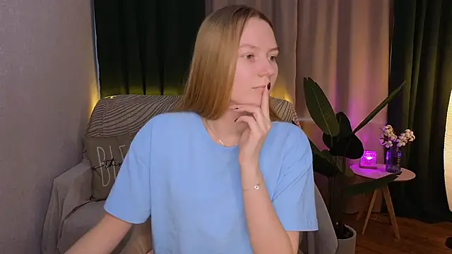 Snapshot of CarolynCohen__ chatting on March 2025 08:07:01 AM CarolynCohen online show from March 2025 08:07:01 AM