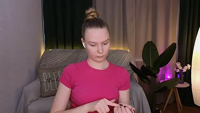 Snapshot of CarolynCohen__ chatting on March 2025 08:09:01 AM CarolynCohen online show from March 2025 08:09:01 AM