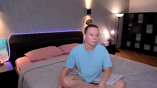 Snapshot of CarolynCohen__ chatting on March 2025 08:10:02 AM CarolynCohen online show from March 2025 08:10:02 AM