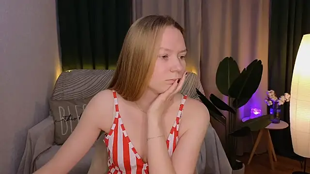 Snapshot of CarolynCohen__ chatting on March 2025 02:08:01 AM CarolynCohen online show from March 2025 02:08:01 AM