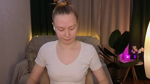 Snapshot of CarolynCohen__ chatting on March 2025 02:16:01 AM CarolynCohen online show from March 2025 02:16:01 AM