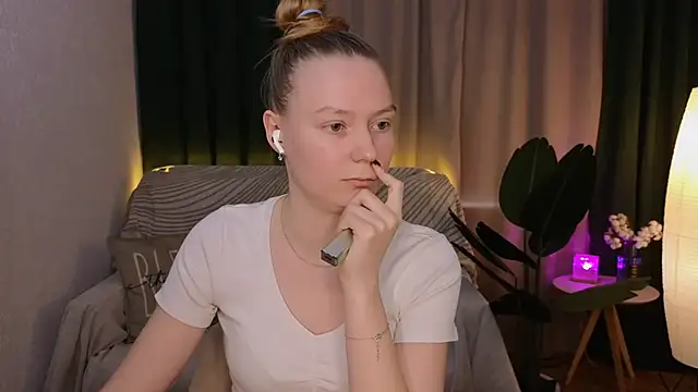 Snapshot of CarolynCohen__ chatting on March 2025 05:17:02 AM CarolynCohen online show from March 2025 05:17:02 AM