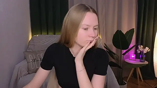 Snapshot of CarolynCohen__ chatting on March 2025 01:53:02 AM CarolynCohen online show from March 2025 01:53:02 AM