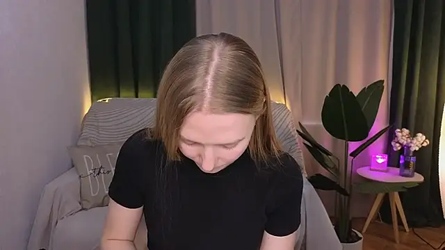 Snapshot of CarolynCohen__ chatting on March 2025 05:00:01 AM CarolynCohen online show from March 2025 05:00:01 AM