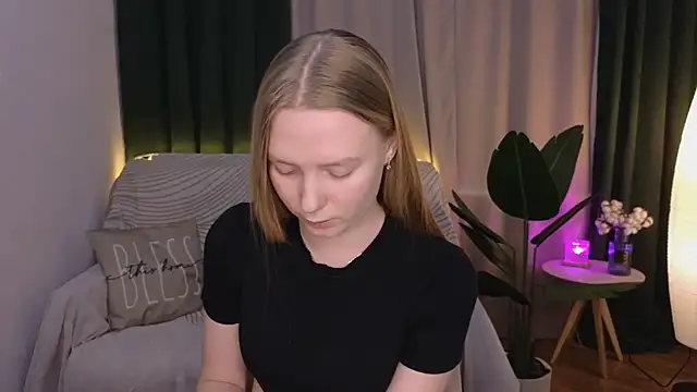 Snapshot of CarolynCohen__ chatting on March 2025 08:04:02 AM CarolynCohen online show from March 2025 08:04:02 AM