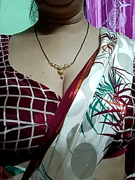 Snapshot of Rosy-B chatting on April 2026 11:02:02 PM Rosy-B online show from April 2026 11:02:02 PM