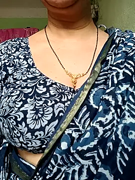 Snapshot of Rosy-B chatting on April 2026 12:38:01 AM Rosy-B online show from April 2026 12:38:01 AM