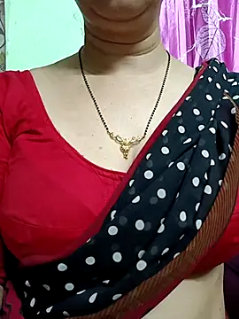 Snapshot of Rosy-B chatting on April 2026 10:33:01 PM Rosy-B online show from April 2026 10:33:01 PM