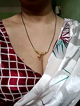 Snapshot of Rosy-B chatting on April 2026 09:45:01 AM Rosy-B online show from April 2026 09:45:01 AM