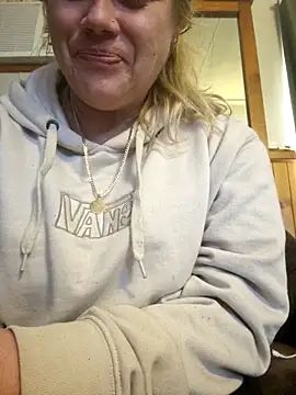 Snapshot of Off_the_Lesh chatting on September 2025 09:39:02 PM Off the Lesh online show from September 2025 09:39:02 PM