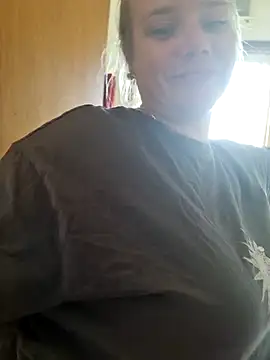 Snapshot of Off_the_Lesh chatting on September 2025 03:40:01 AM Off the Lesh online show from September 2025 03:40:01 AM