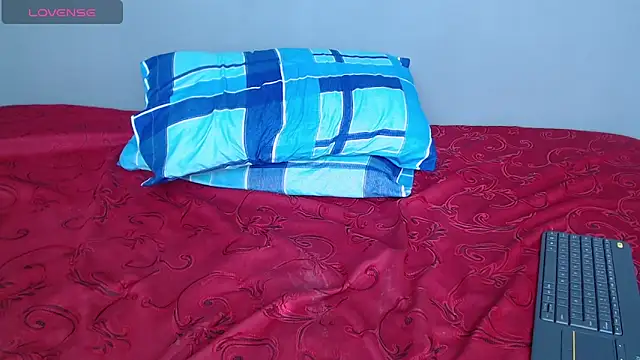 Snapshot of blue_violette_ chatting on December 2024 08:26:02 PM blue violette  online show from December 2024 08:26:02 PM