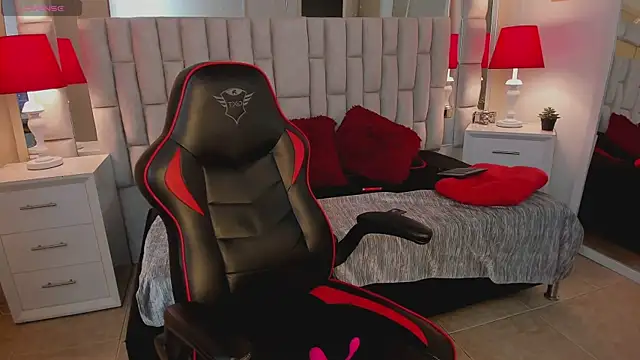 mariiahneedles online show from February 2025 11:51:02 PM